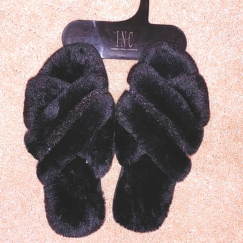 INC black fuzzy slippers, NEW Size 5-6